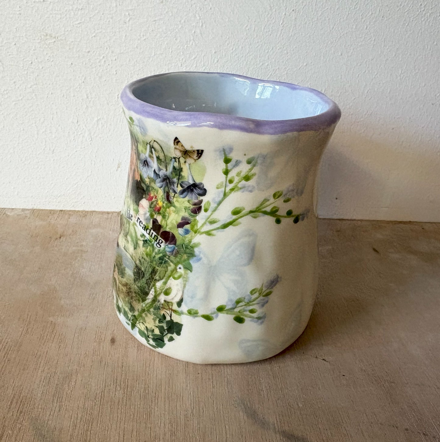 Millie's Pottery Pride and Prejudice 'Lizzie Reading' Tulip Shape Large Mug with Book Mark