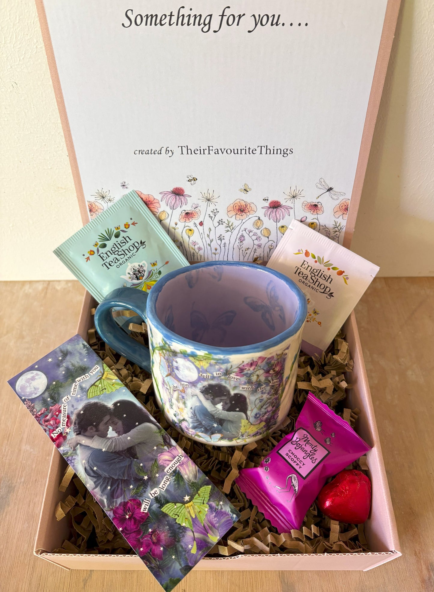 Millie's Pottery Twilight 'Lion and the Lamb' Hand Made Medium Mug and Book Mark Gift Set