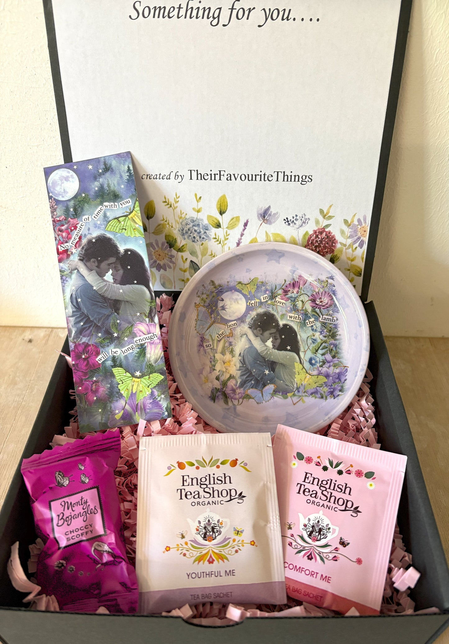 Millie's Pottery Twilight 'So the Lion fell in love with the Lamb' Trinket Dish and Book Mark Gift Set