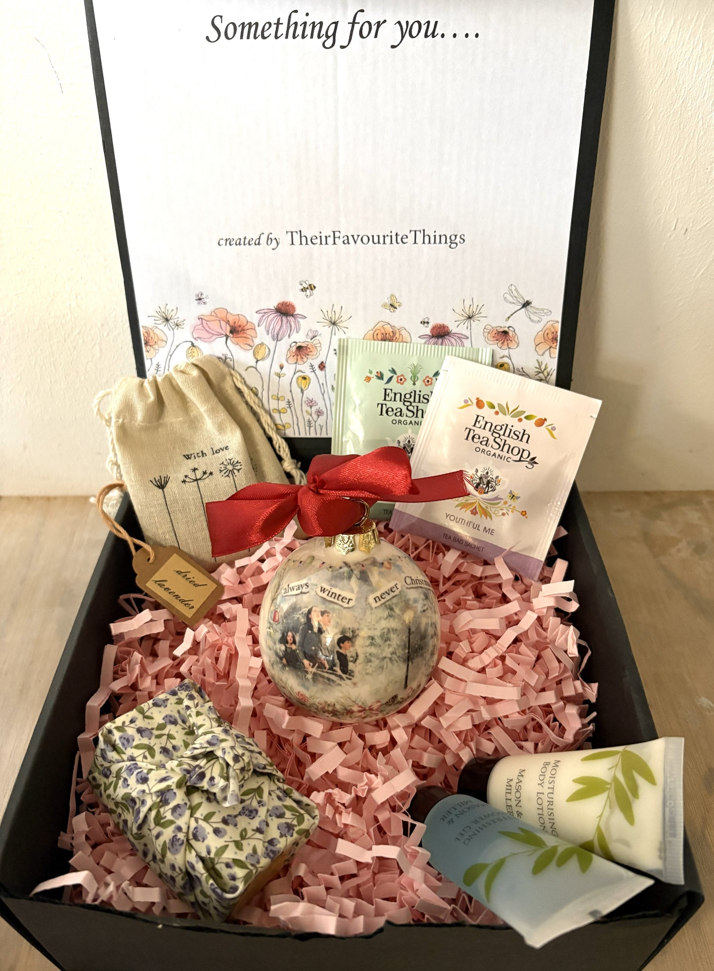 Millie's Pottery Christmas Ceramic Bauble - Narnia Hanging Bauble Unique Gift Set