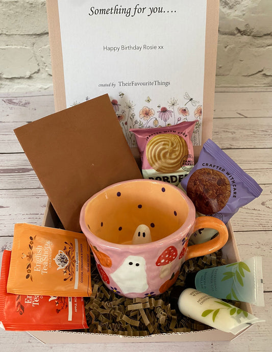 Millie's Pottery Ghost, Pumpkin, Toadstools and Daisies Peek-a-boo Cute Ghost Mug Gift Set