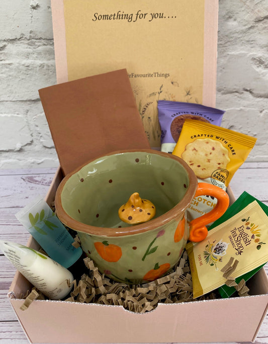 Millie's Pottery Pumpkins and Tulips with Peek-a-boo Toadstool Mug Gift Set