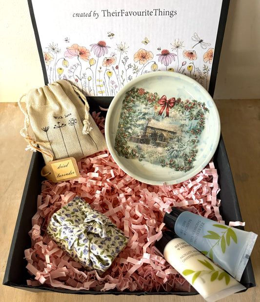 Millie's Pottery Christmas Trinket Dish Set - 'The Holiday' Christmas Cottage